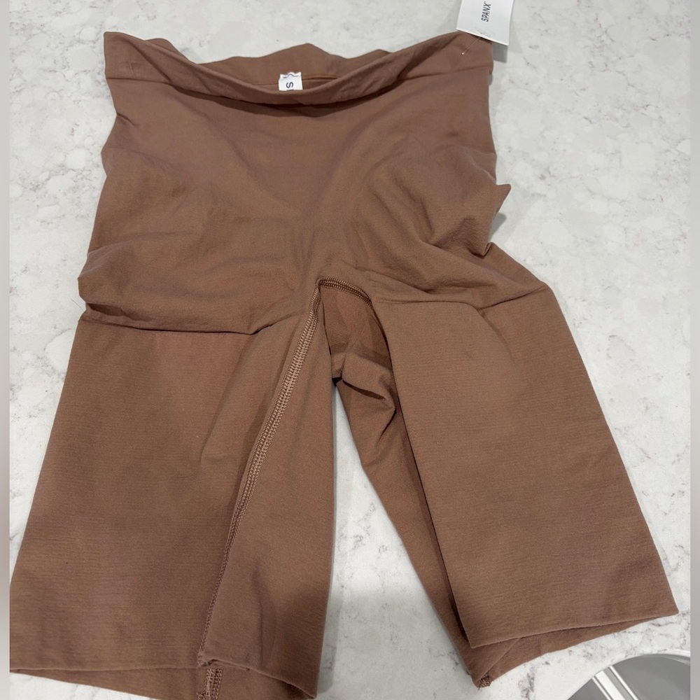 Spanx mid thigh shorts shape-wear - L - NWT
